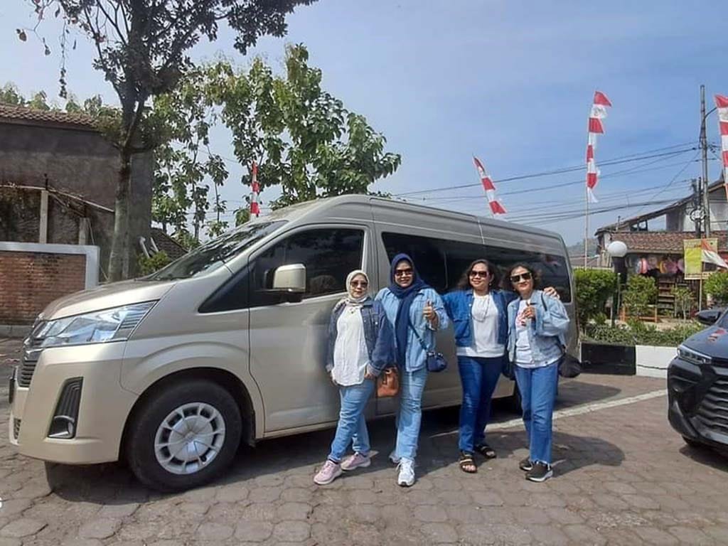 Sewa Hiace Bandara Halim